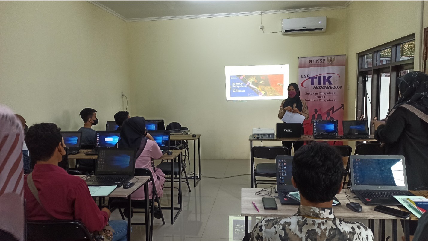 KEGIATAN SERTIFIKASI DANA PSKK BNSP Oleh LSP TIK INDONESIA 14 April 2023 Di TUK EBIZ SURABAYA
